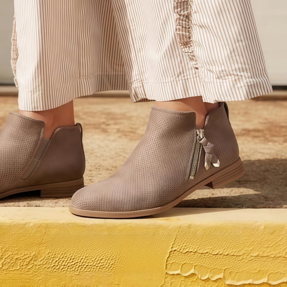 DRSCHOLLS women’s everyday sneakers and ComfortFootwear