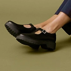 DRSCHOLLS women’s everyday sneakers and ComfortFootwear