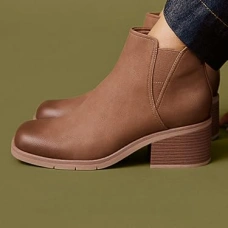 DRSCHOLLS women’s everyday sneakers and ComfortFootwear